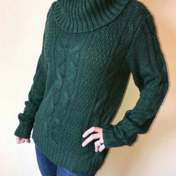 Forever 21 Sweaters - Green Forever 21 Sweater